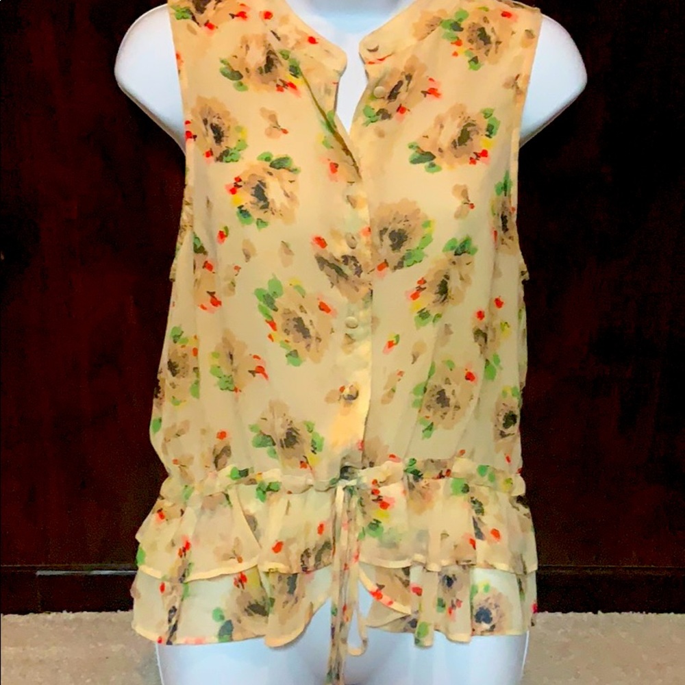 Sleeveless yellow blouse